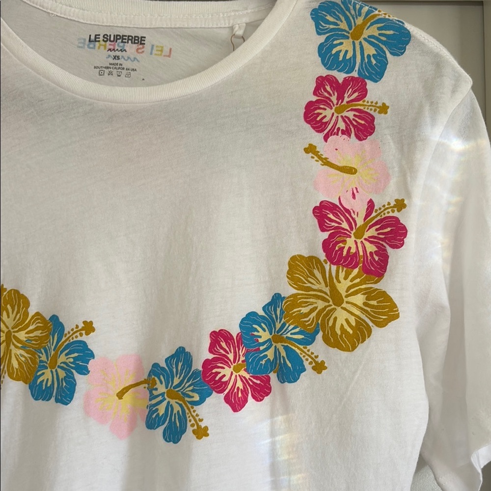 Le Superbe Lei Lady Tee NWT Sz XS - Picture 2 of 7